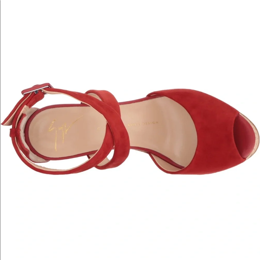 Giuseppe Zanotti: Wedge Sandal Sz: 35